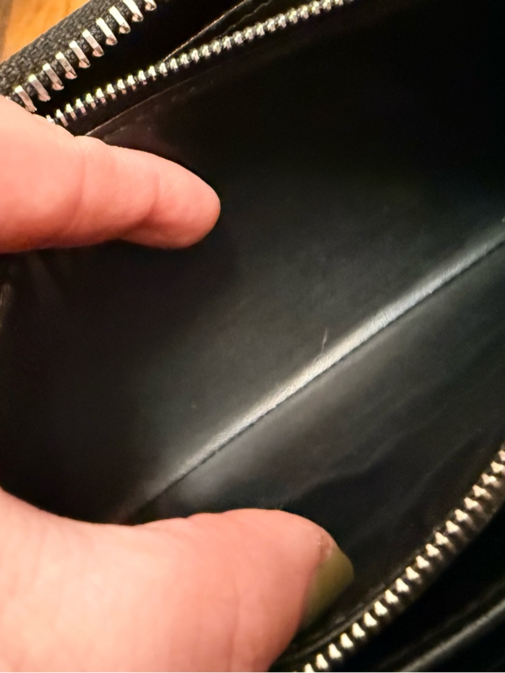 Authentic Louis Vuitton - Black Leather Zippy Wallet - Picture 10 of 10